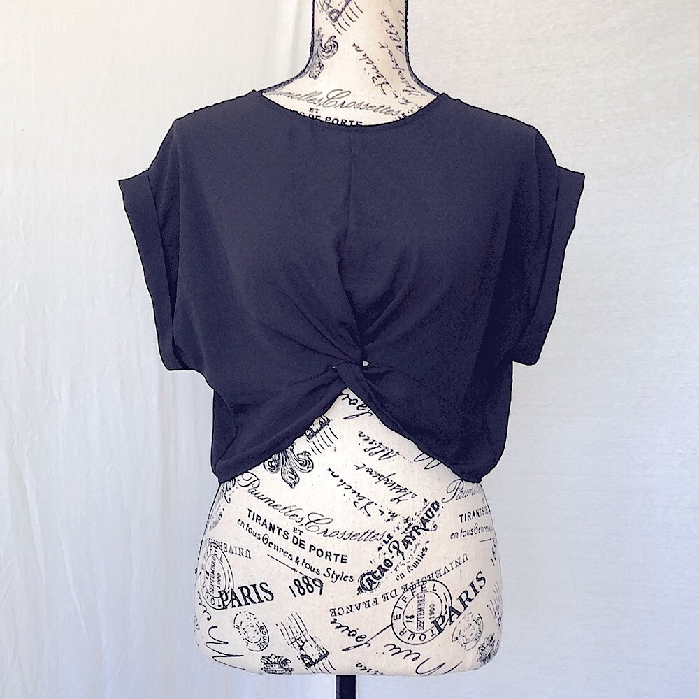 F21 Front-twist Crop